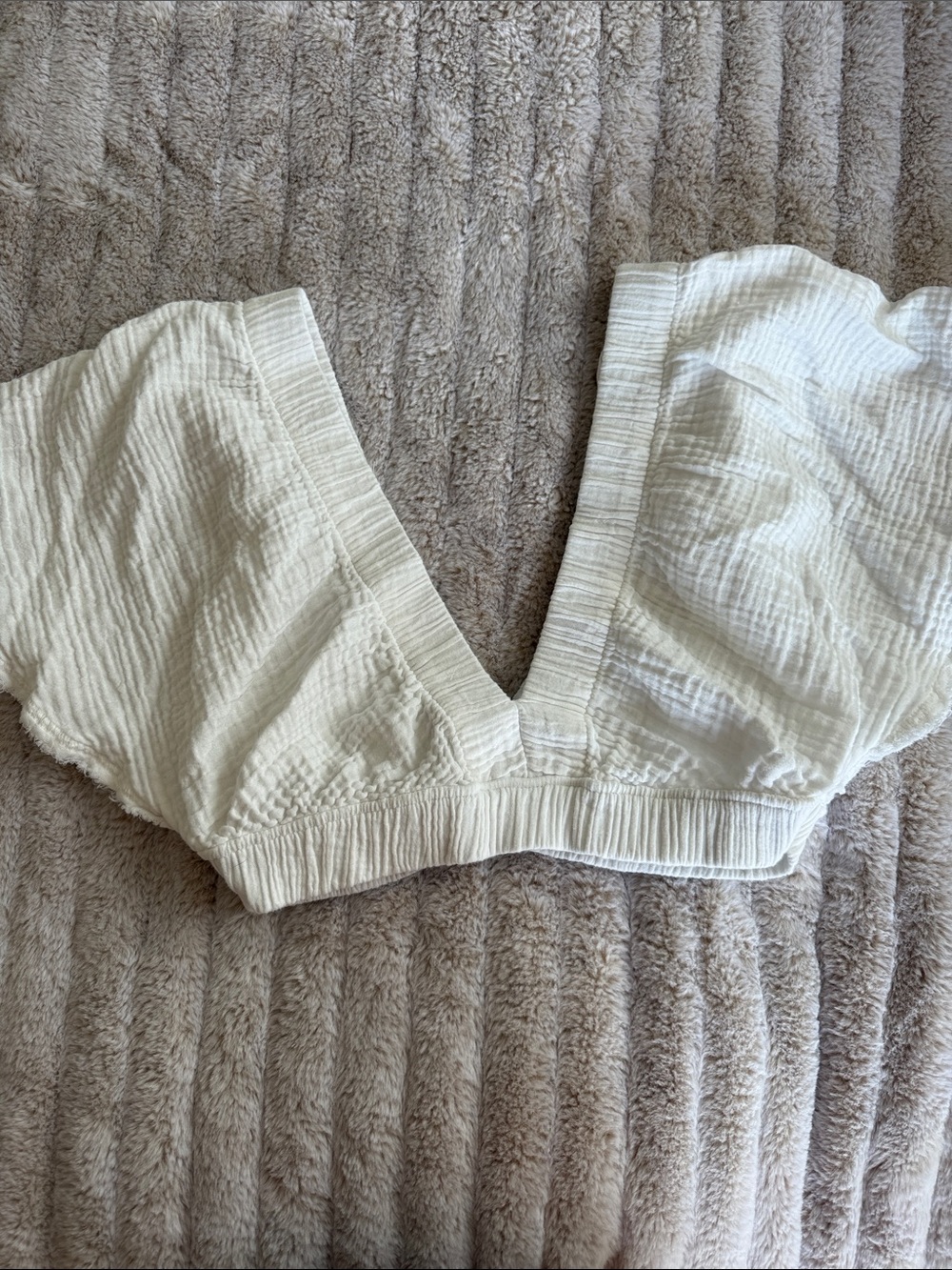 Textured Deep V Crop Top in Off-White - Aerie Size Small